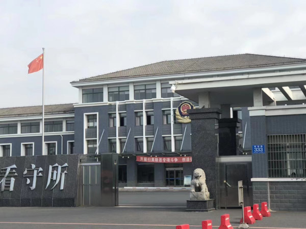 深圳刑事辯護(hù)律師來(lái)講講對(duì)無(wú)照銷(xiāo)售真煙的行為是否應(yīng)認(rèn)定為非法經(jīng)營(yíng)罪